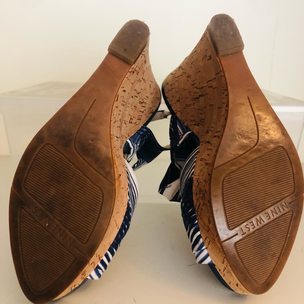 Nine West Platform Sandal with blue and white cloth design. Size 6.5 - Picture 11 of 12